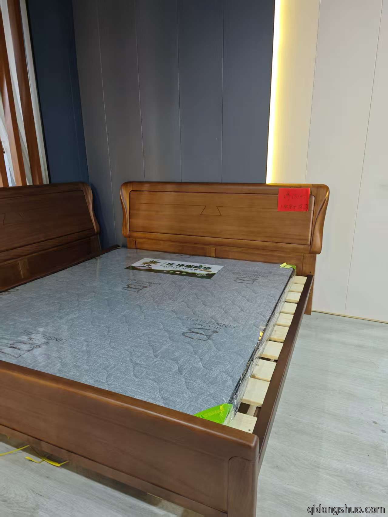实木床价格：2213元