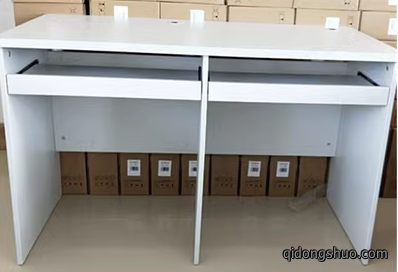 学生桌椅价格：750元