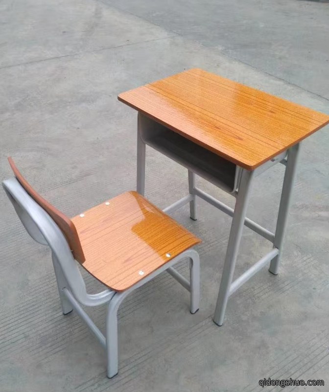 学生课桌椅价格：267元